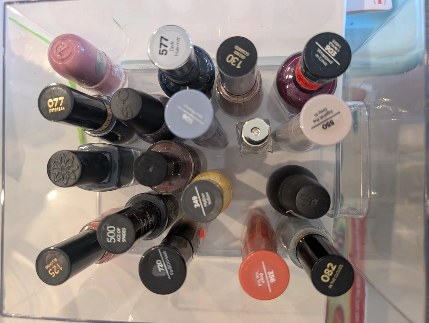 18 nail polishes. - photo 5