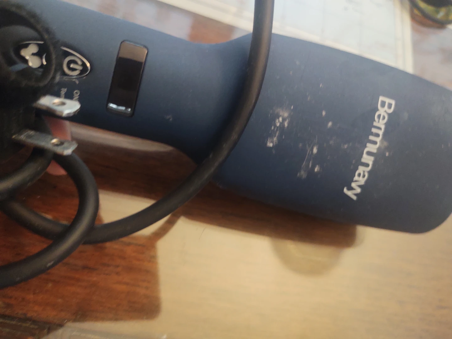 Bermunav Hair Straightener Brush