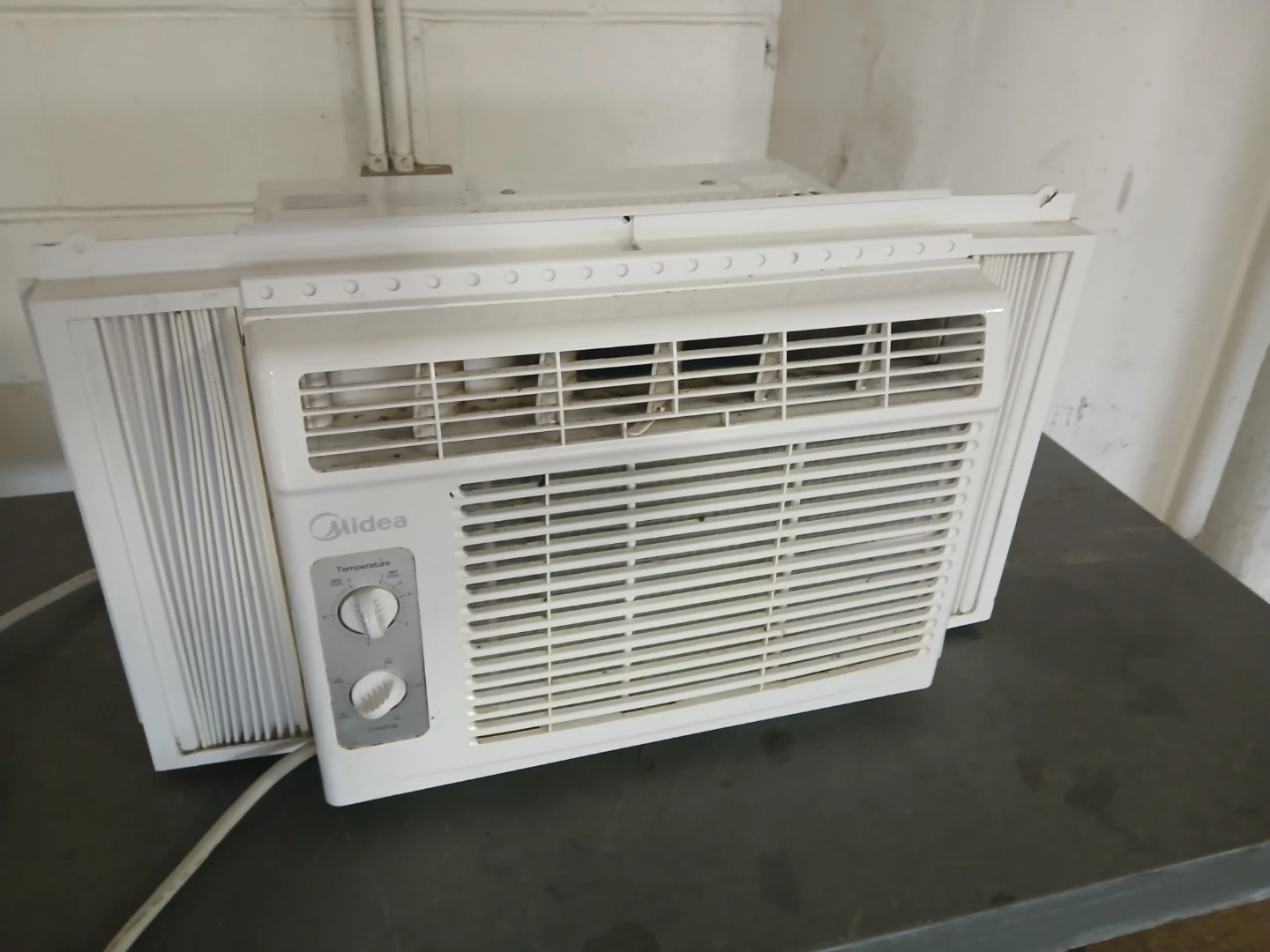 AC LIKE NEW CONDITION 5000 BTUS