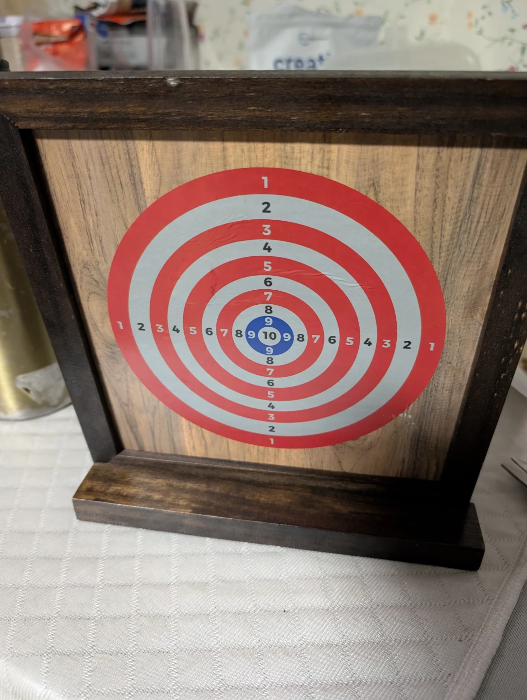 Magnetic dart board