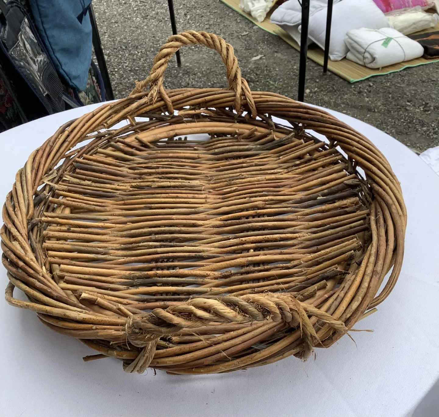⚽ Excellent condition, Wicker Tray with Handles