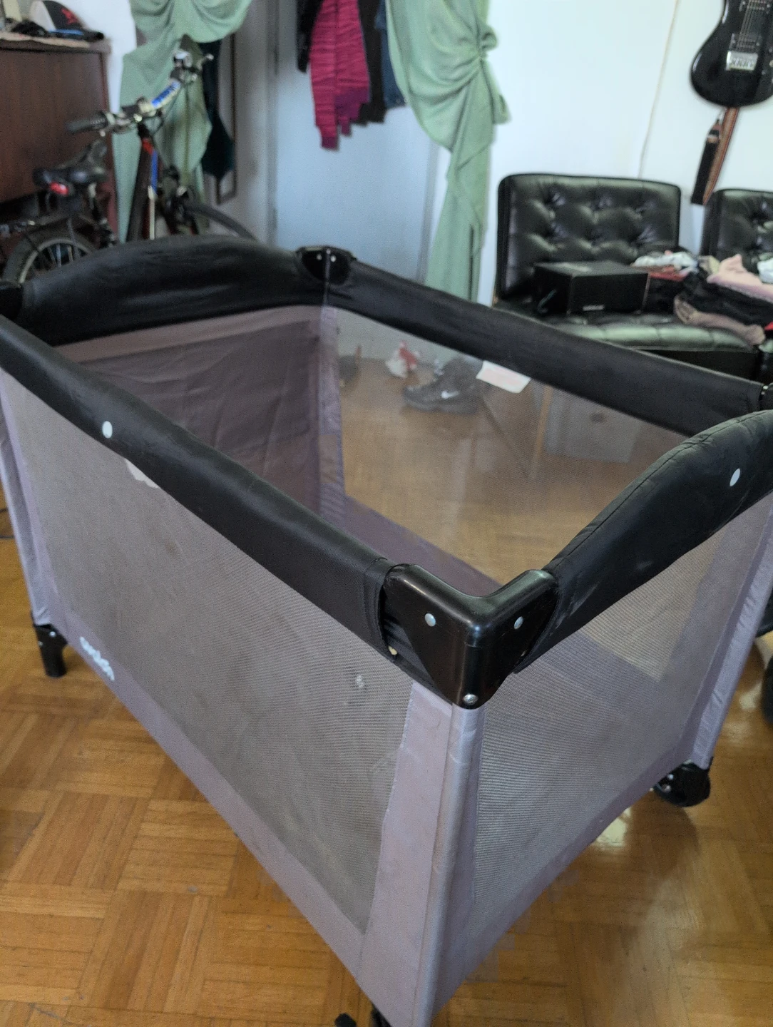 Avalon PlaypenAvalon playpen Portable crib⚽