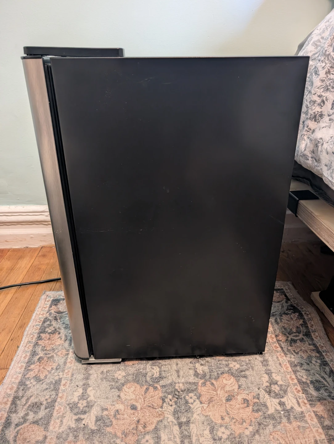 Frigidaire Wine Cooler Refrigerator - photo 4
