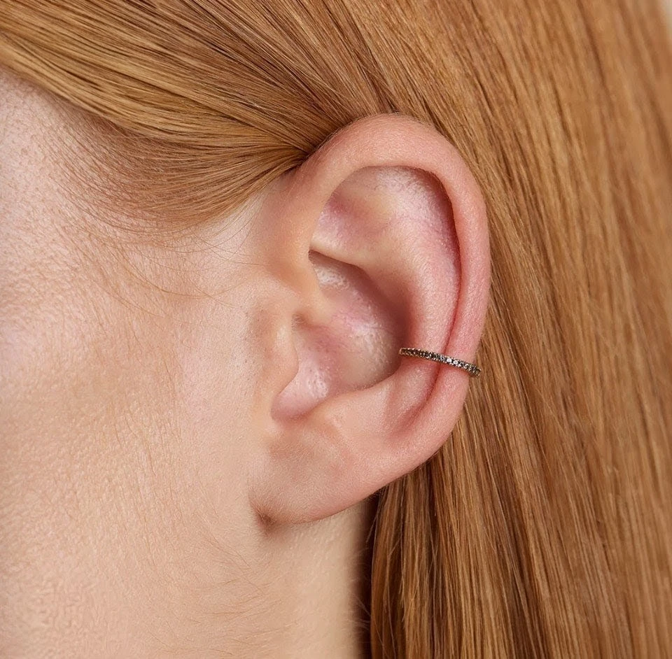 *BRAND NEW* Astrid & Miyu Black Pavé Ear Cuff in Gold - photo 2