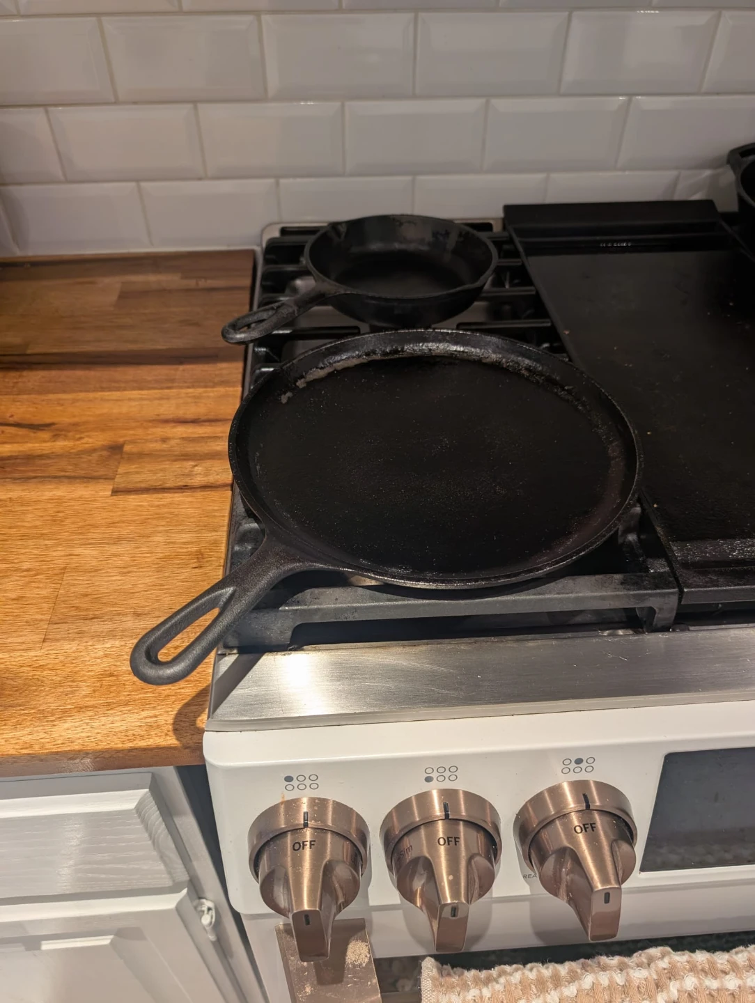 Cast iron pans - frying pan & Lodge Griddle & - photo 2