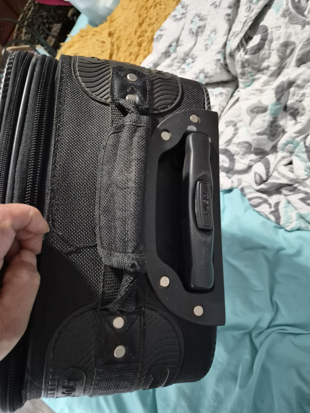 Lynx black rolling suitcase - photo 5