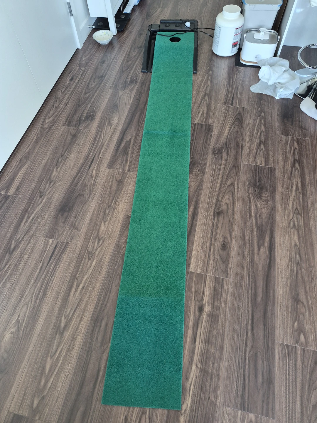 Indoors golf putting mat with automatic ball return (9ft long)