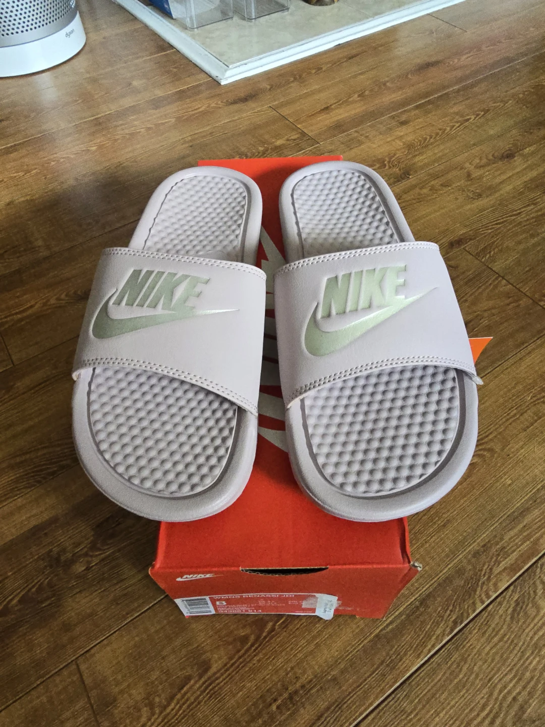 Nike Benassi Womens Size 8
