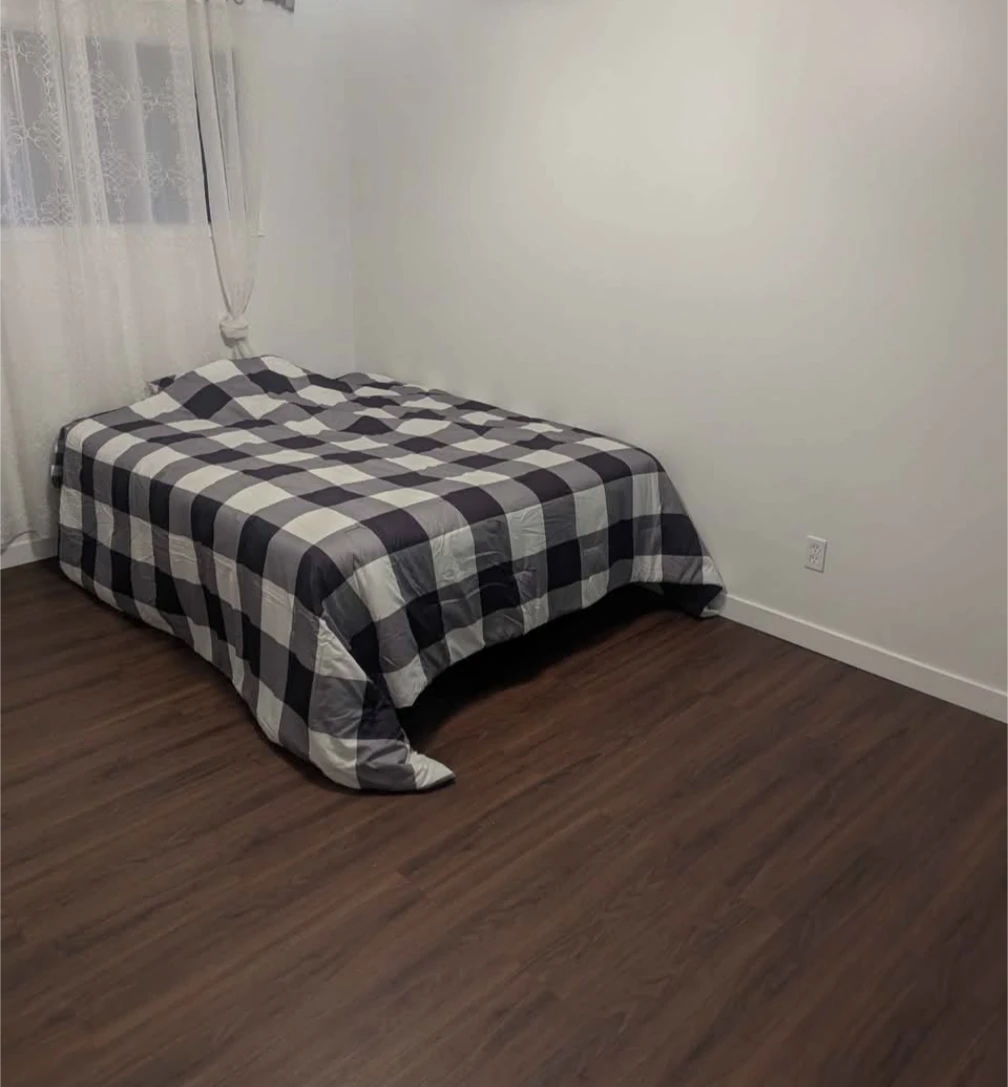 New double  full mattress and bed frame - photo 4