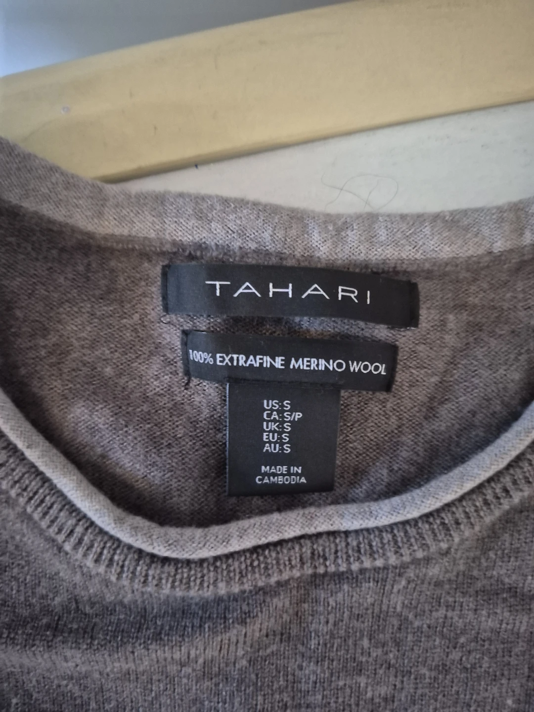 Tahari 100% Extra Fine Merino Wool Sweater - photo 2