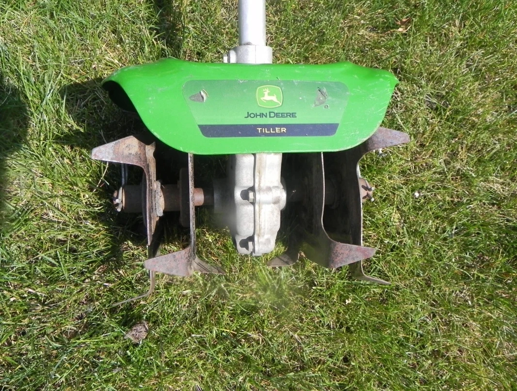 John Deere Tiller - photo 2