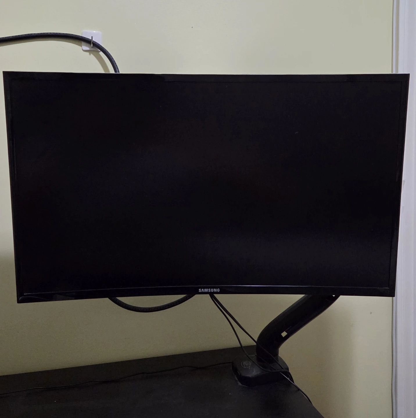 Samsung 27" curved monitor (with arm stand)