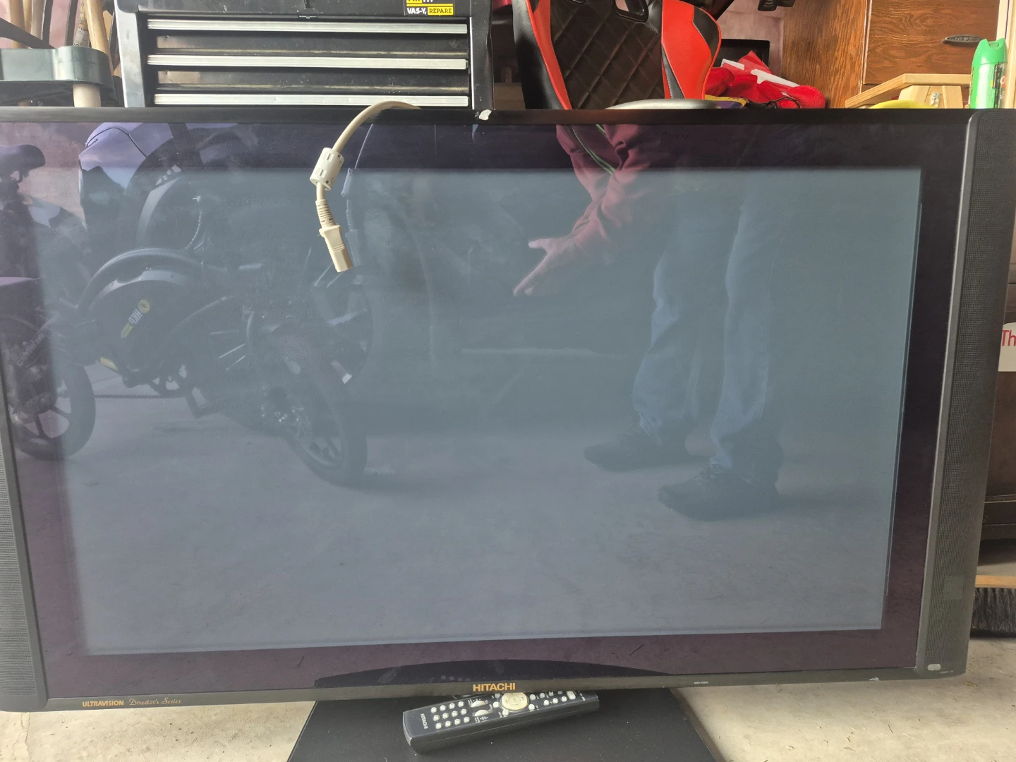 Hitachi TV with Remote - photo 4