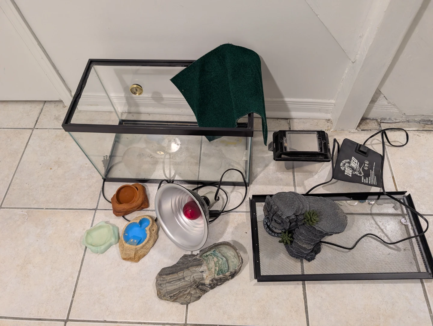 Reptile Habitat - Complete with accessories, just add a 🦎! - photo 2