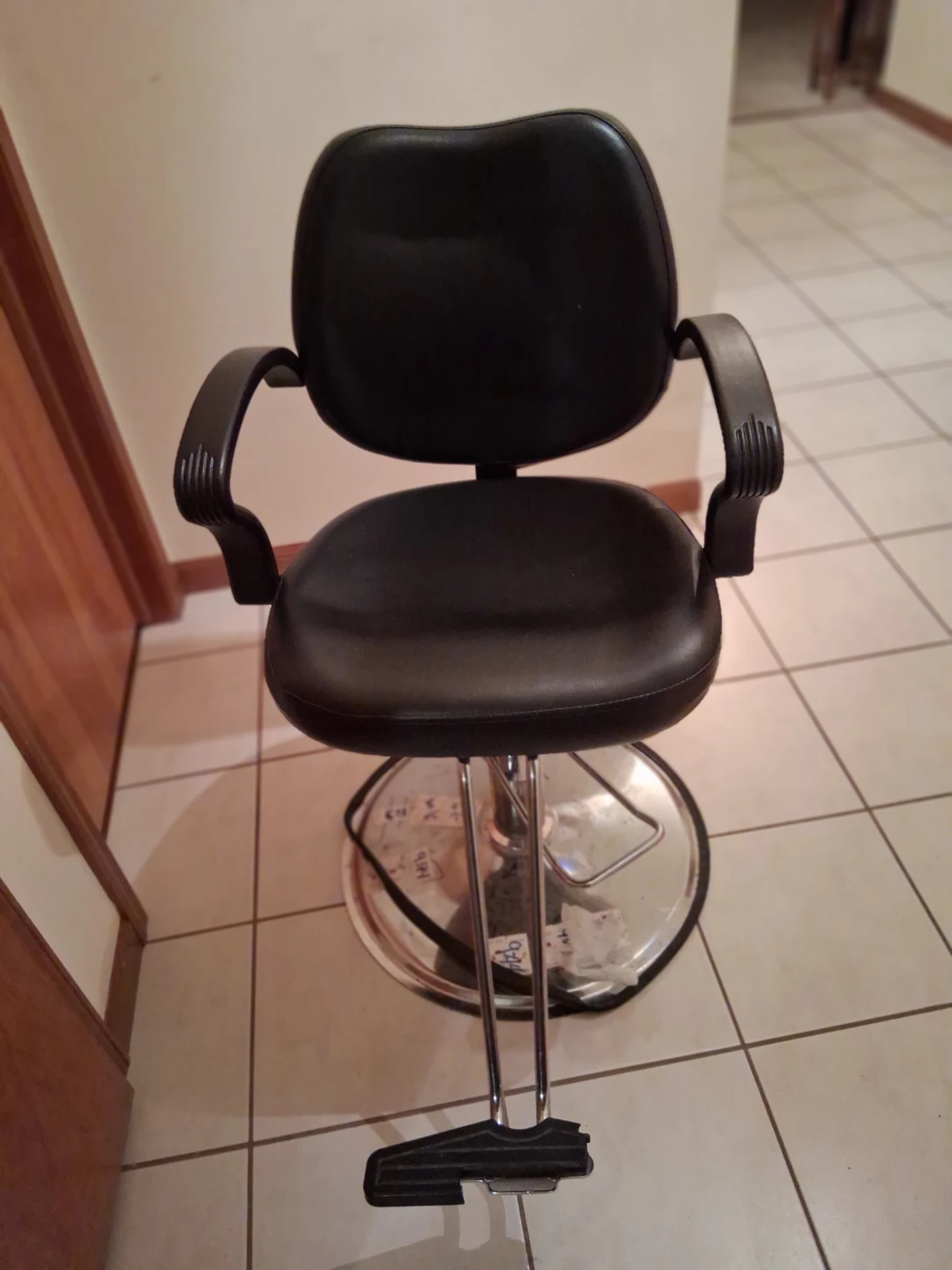 Black Salon Chair