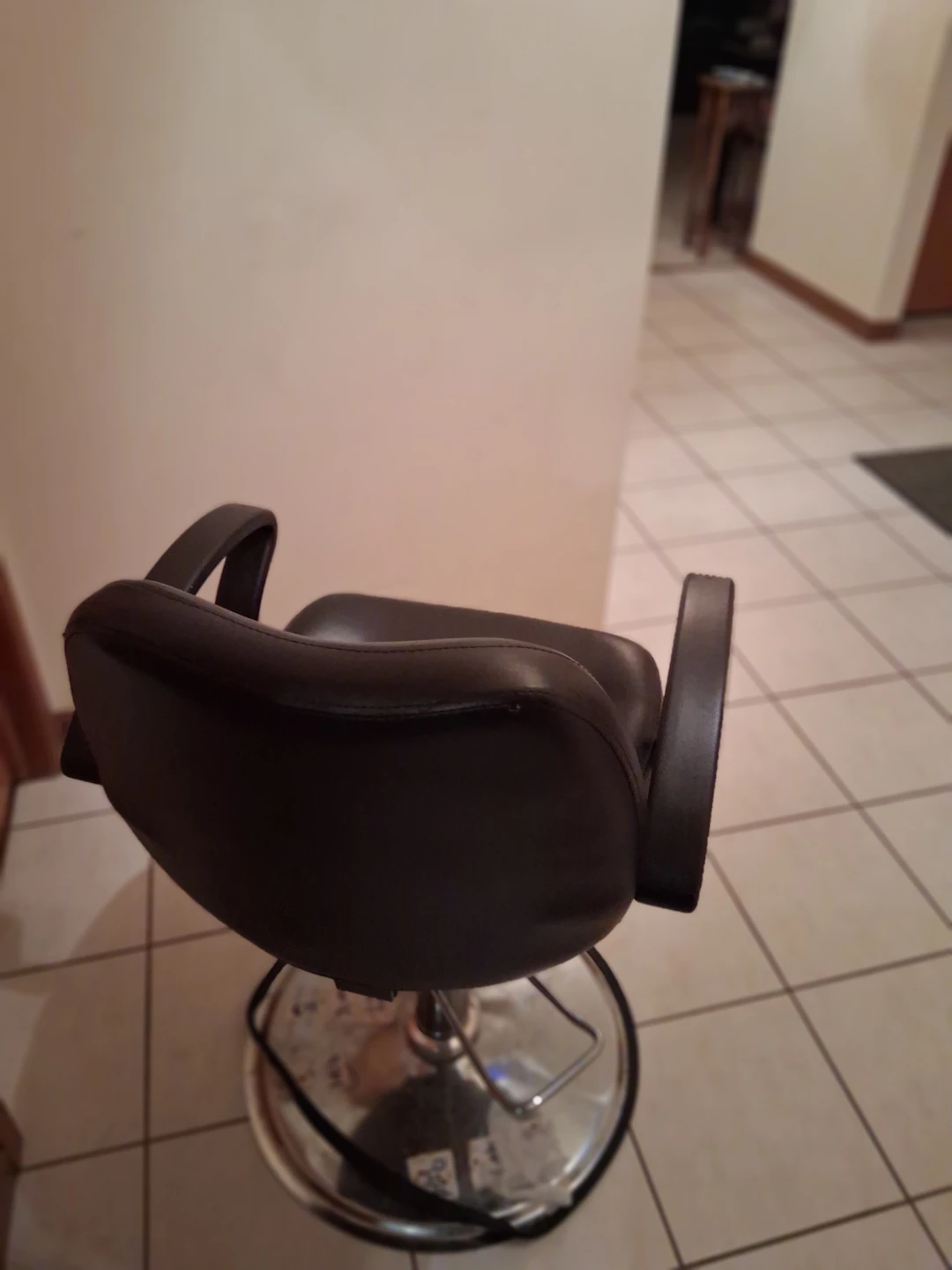Black Salon Chair - photo 2