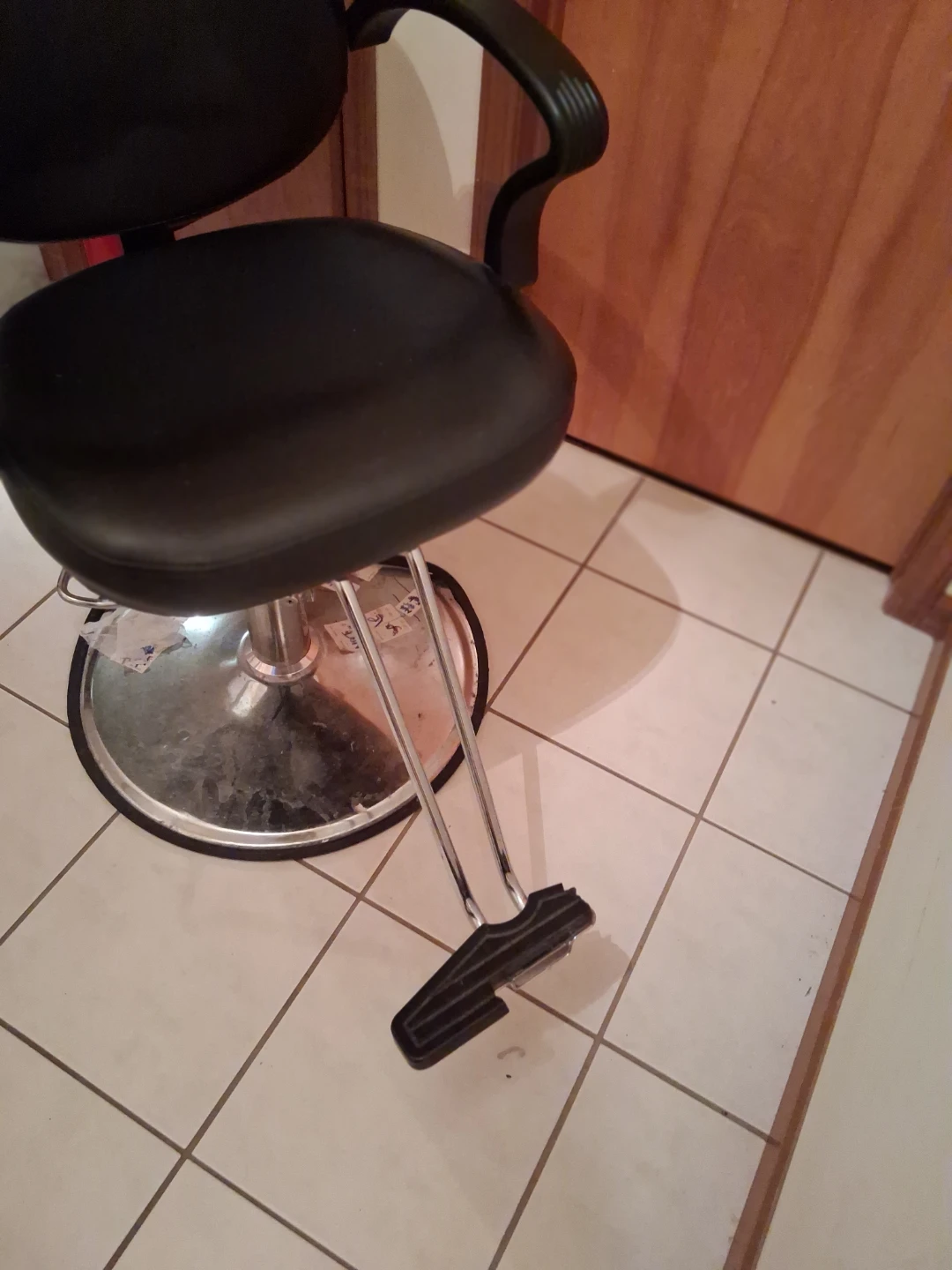 Black Salon Chair - photo 3