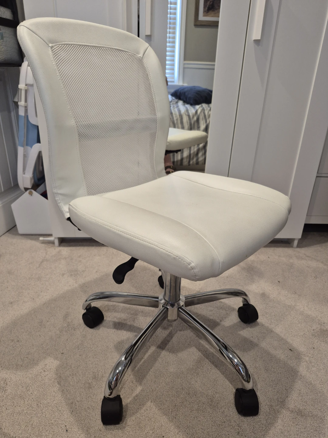 White Mesh Back Office Chair - photo 4