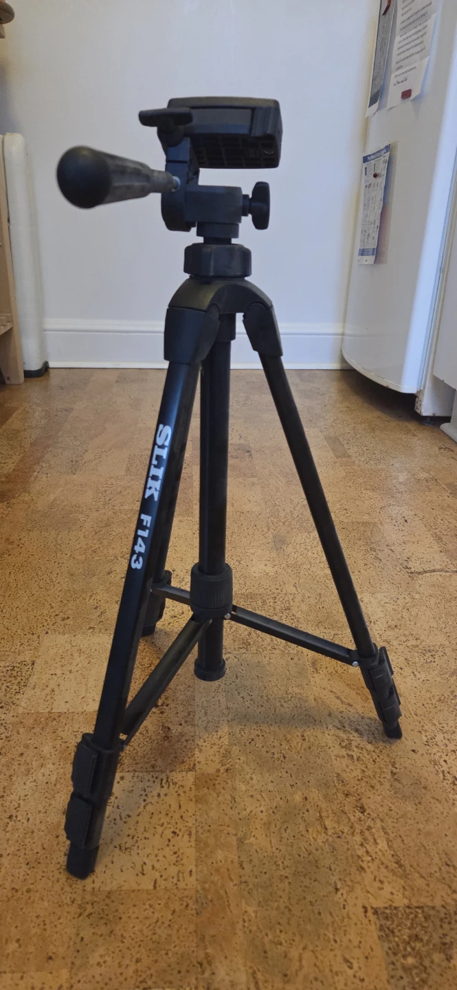 SLIK F143 Tripod