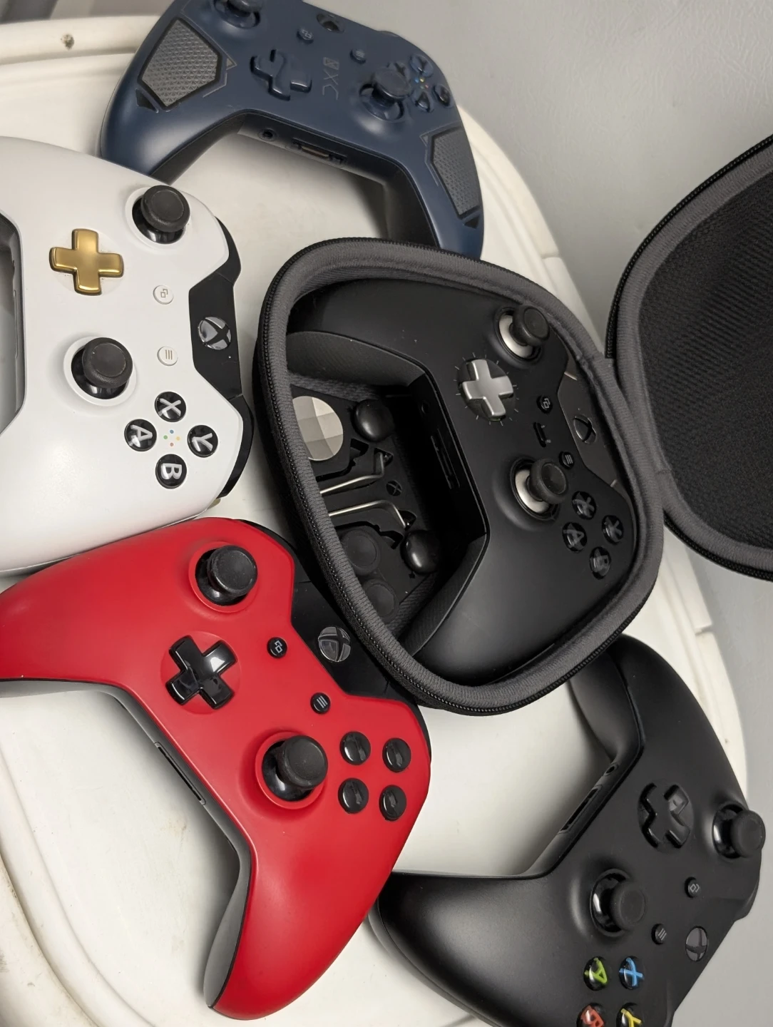 Xbox Controllers with Carrying Case - photo 2