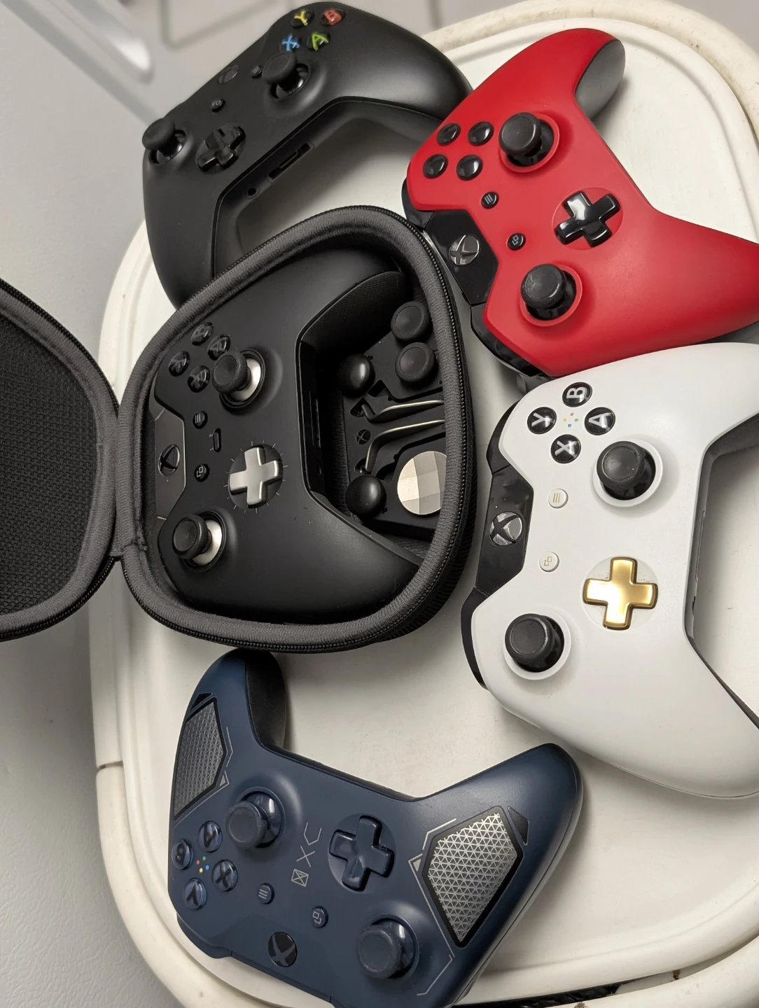 Xbox Controllers with Carrying Case - photo 4