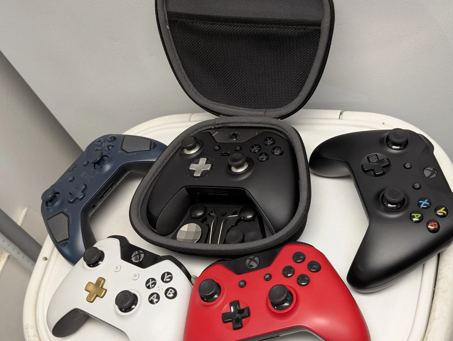 Xbox Controllers with Carrying Case - photo 5
