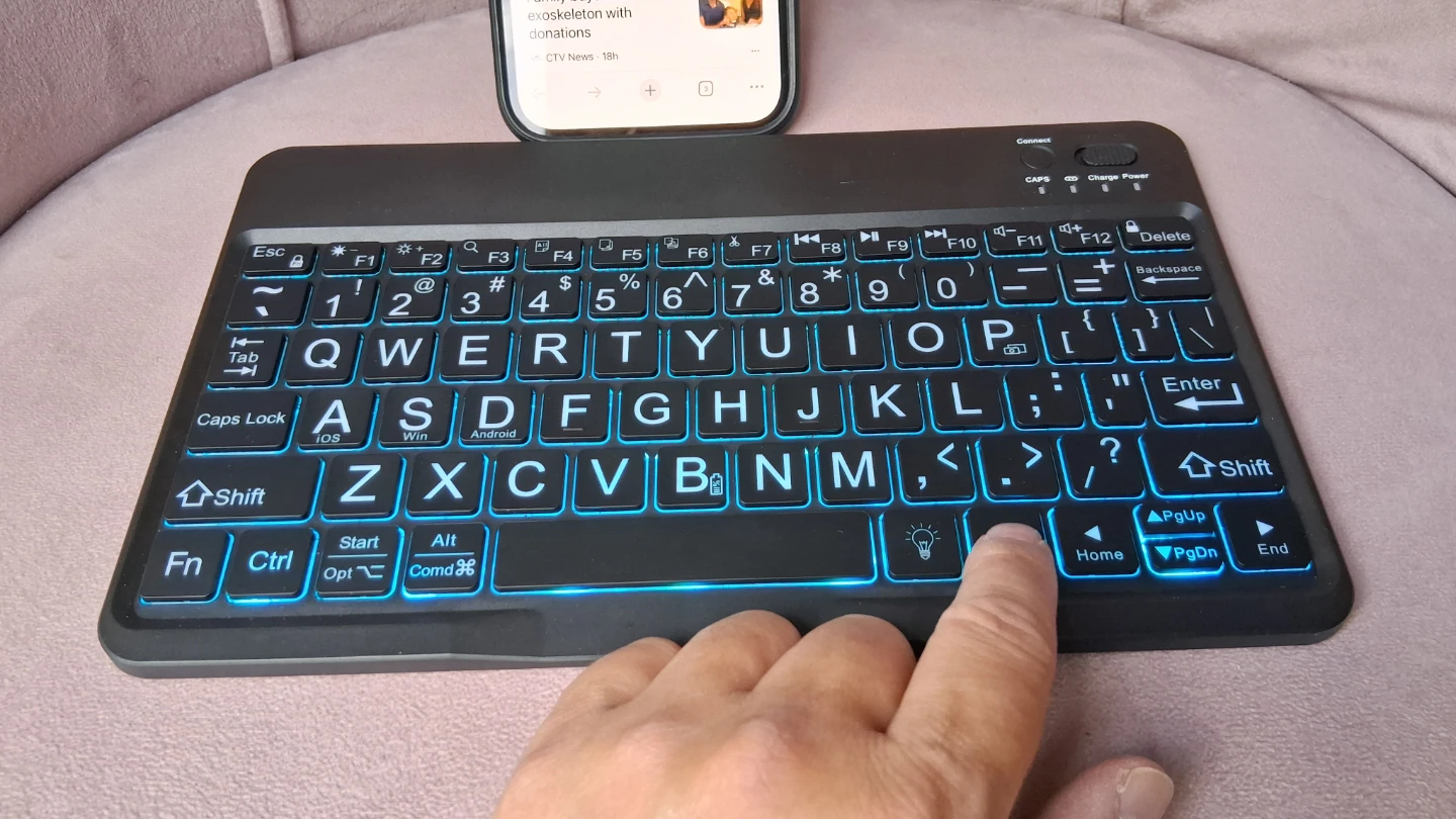 New Bluetooth Keyboard Large Print Colour Backlit Universal - photo 3