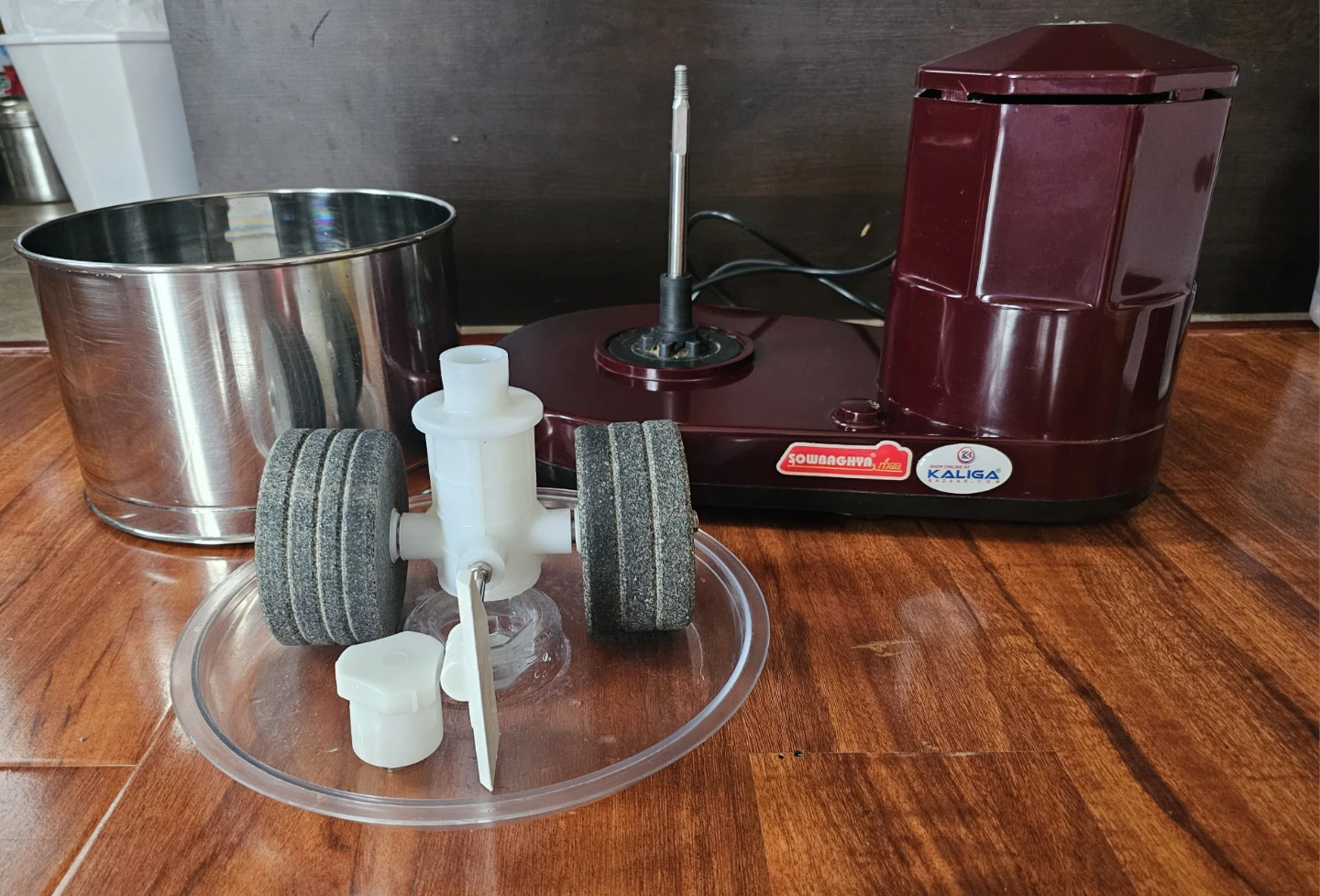 Sowbaghya wet grinder with Kaliga stones
