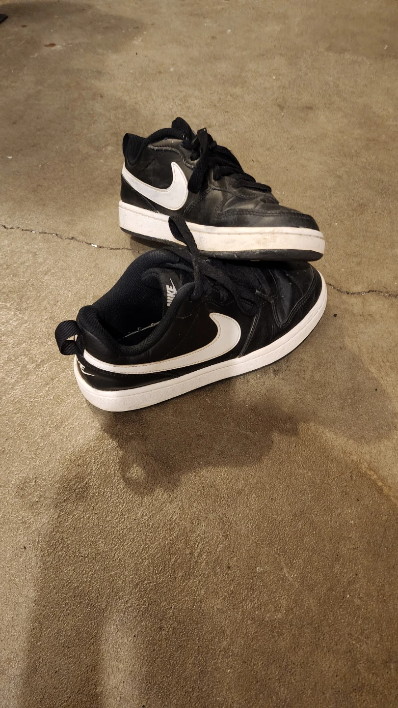 Nike Black White Sneakers - Youth Size 4.5Y