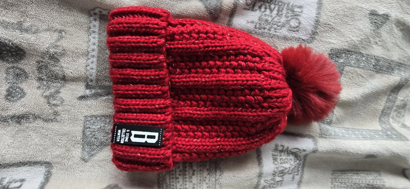 Bundle of 3 knitted beanies - photo 2