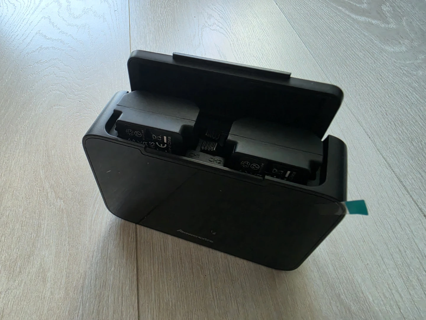 Used 2x genuine Sony NP-FZ100 Batteries and 2x third party - photo 2