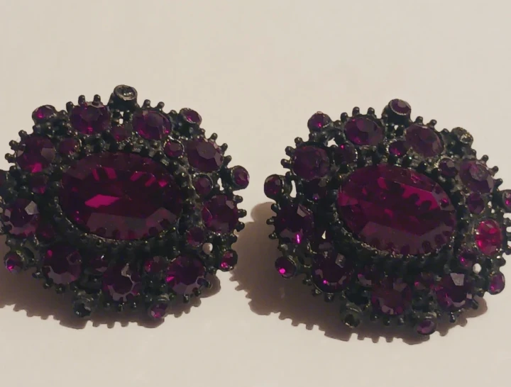 Bohemian Vintage Garnet Cabochons Clip on Earrings