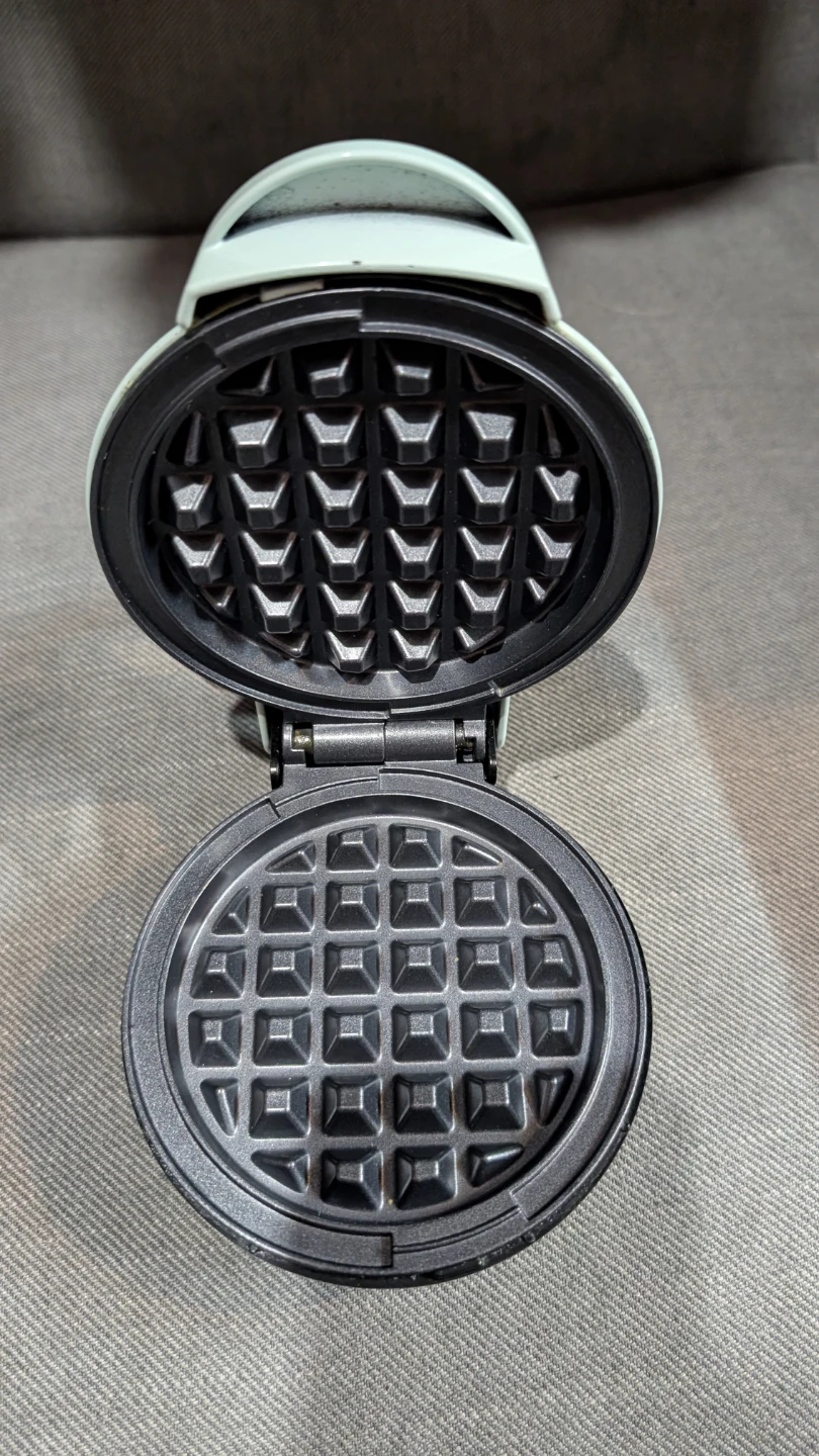 Elite Gourmet Mini Waffle Maker - photo 2