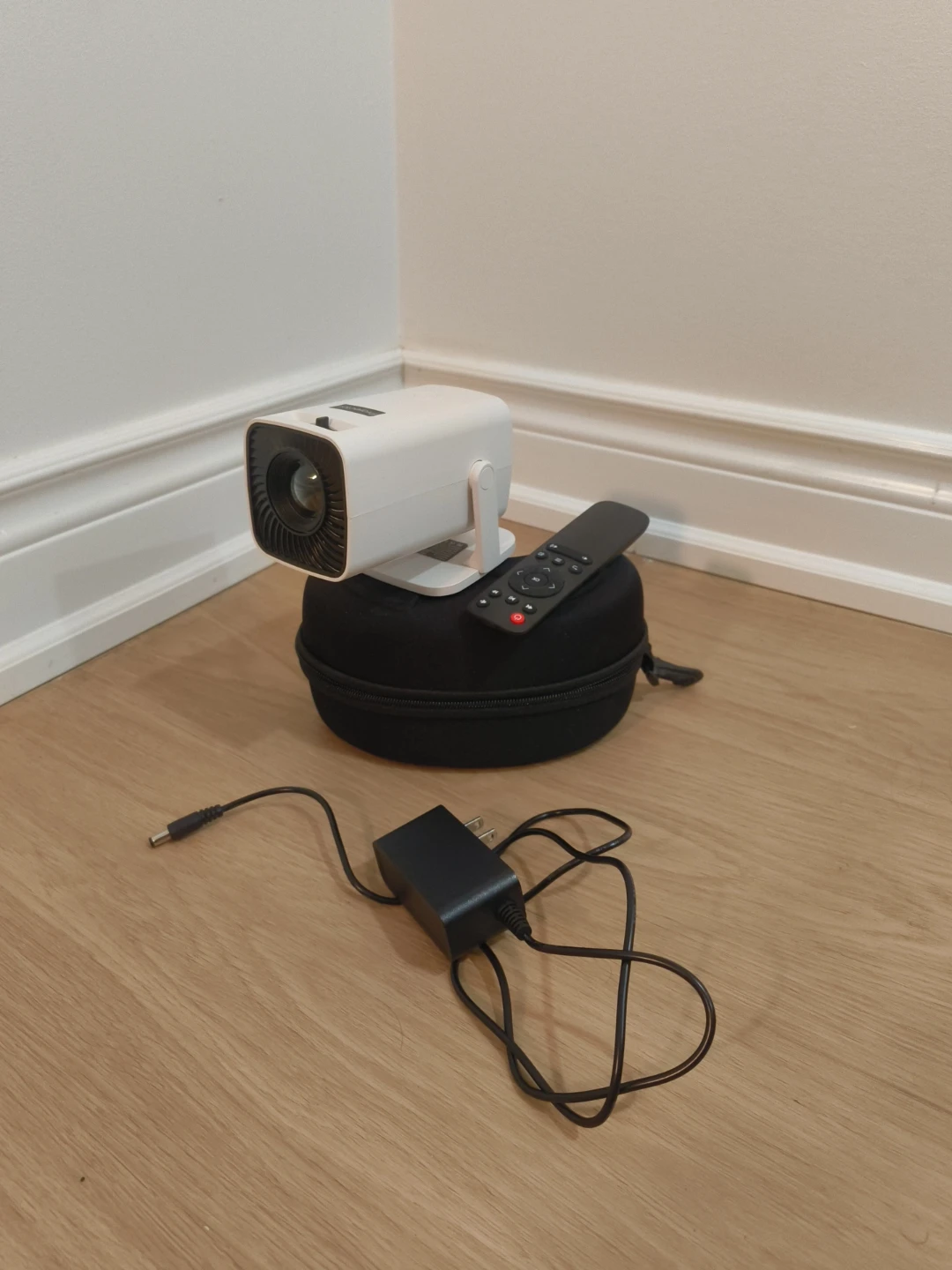White Mini Projector with Remote and Case