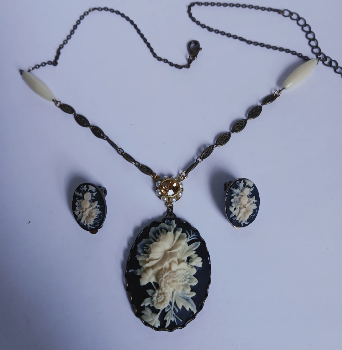 Cameo Necklace and Earrings Set - photo 5