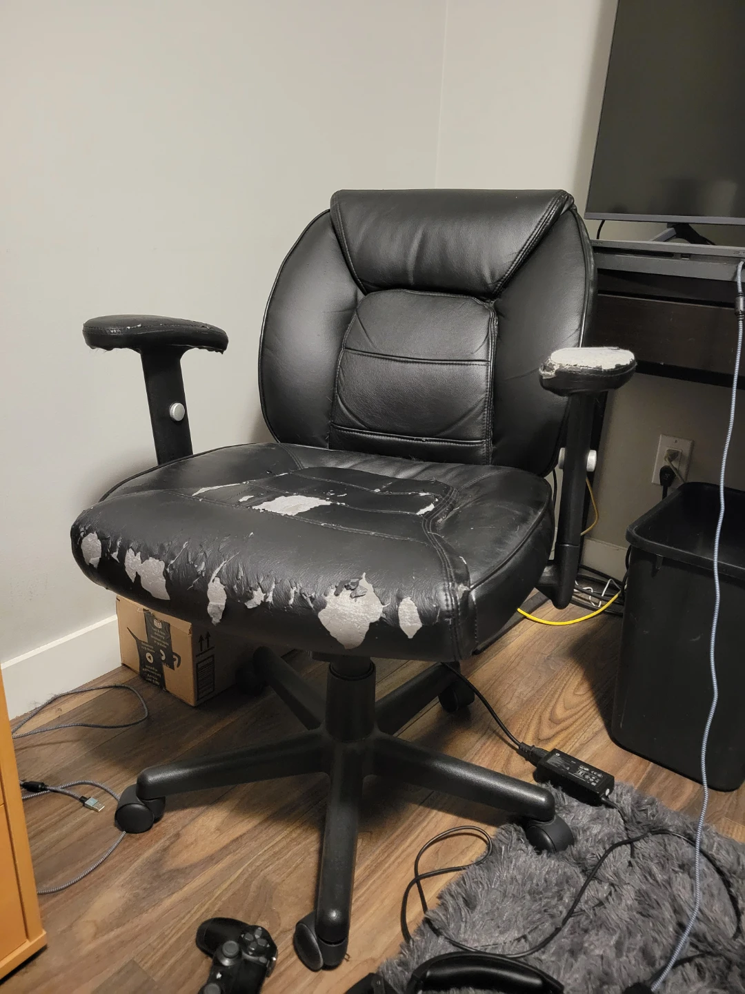 Black Faux Leather office chair - photo 2