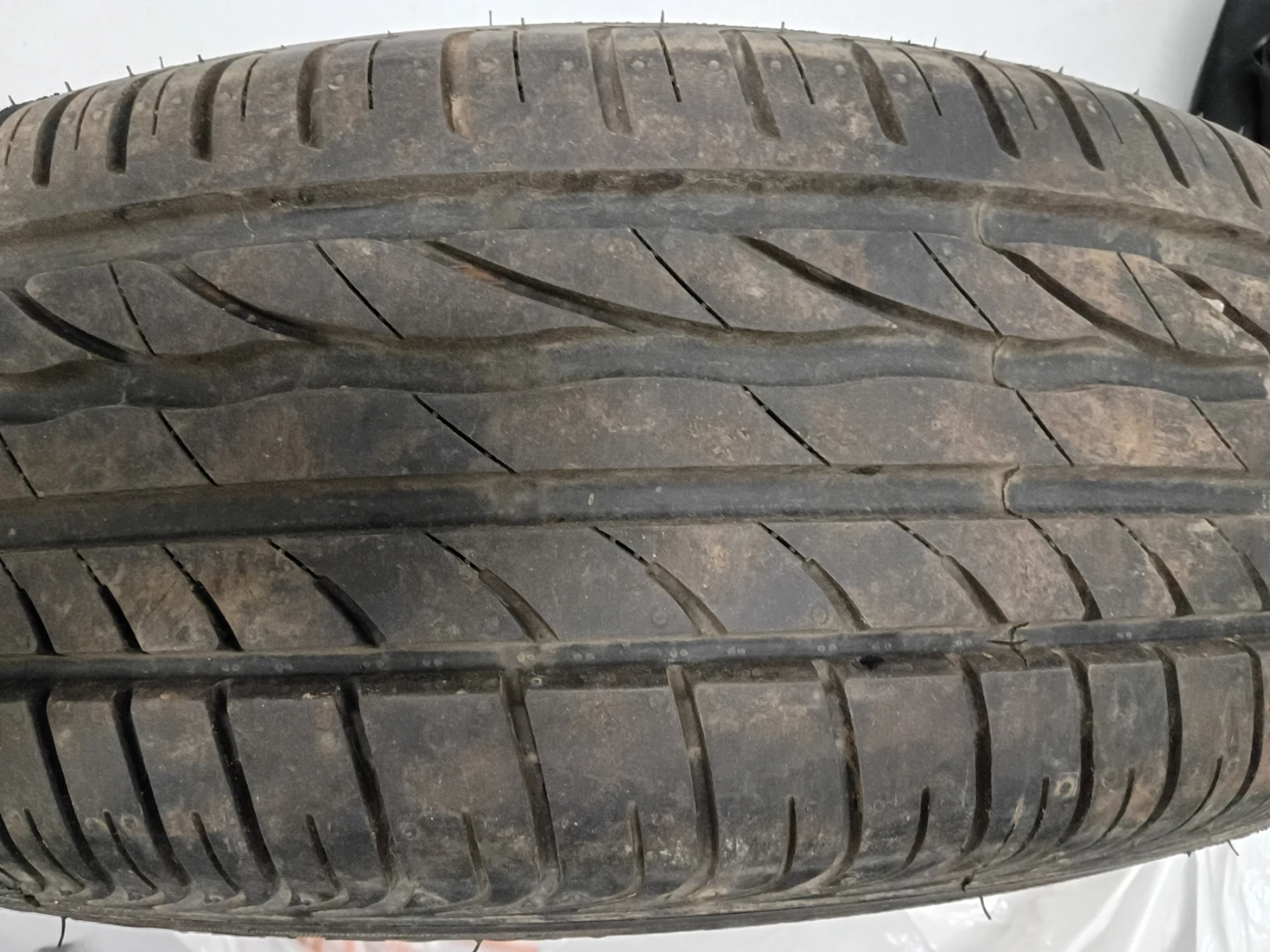 Used Tire 195/65R15 91H - photo 2