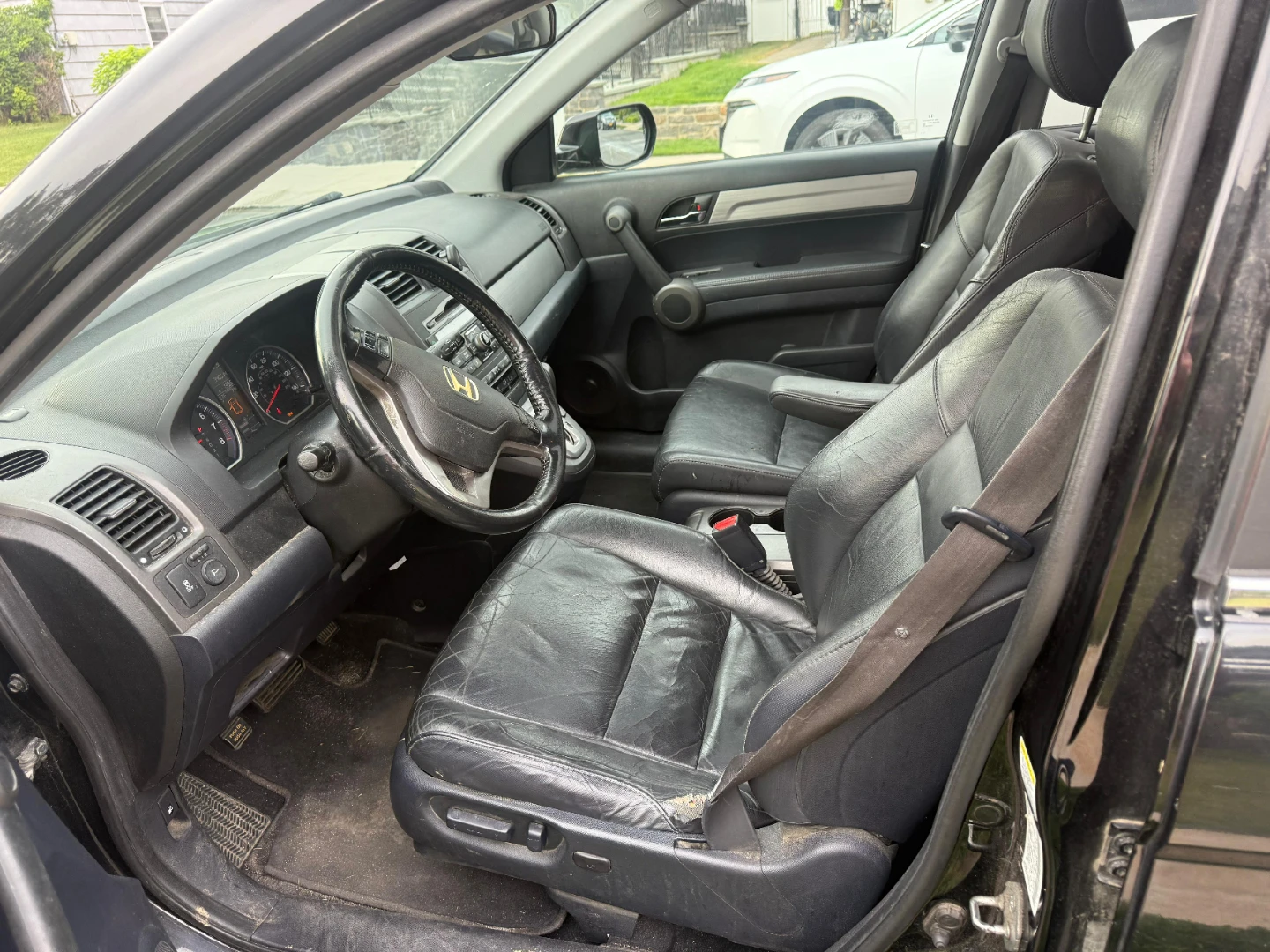Black Honda CR-V SUV