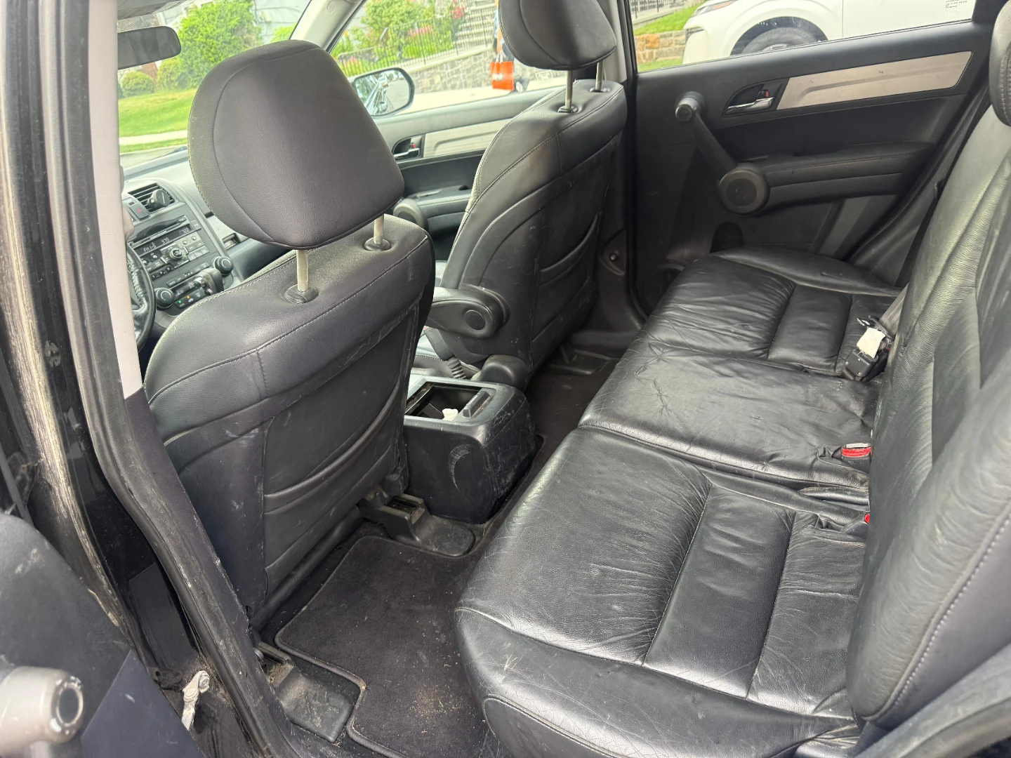 Black Honda CR-V SUV - photo 2