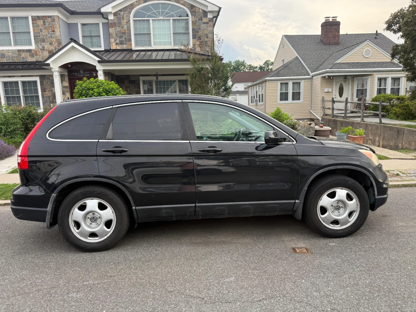 Black Honda CR-V SUV - photo 4