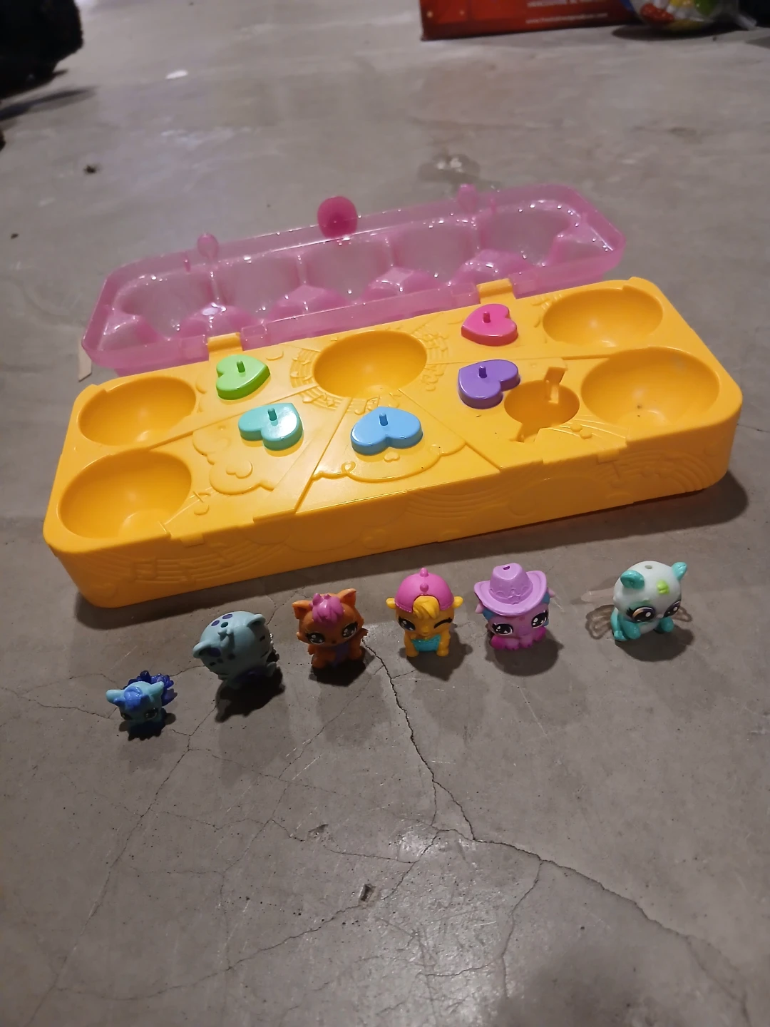Hatchimals Playset with 6 Figurines - photo 2
