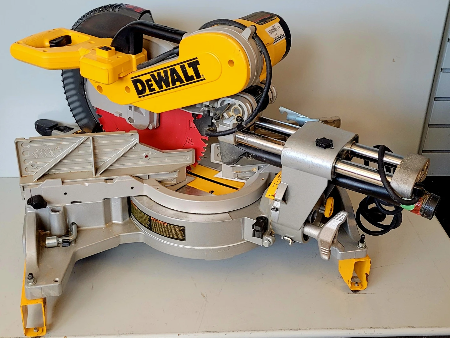 Dewalt 12' Double Bevel Sliding Miter Saw (27650096)