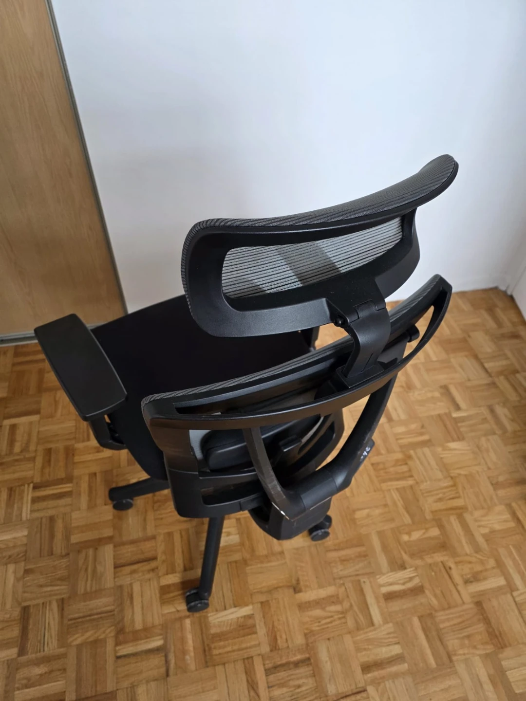 Ergonomic Office Chair with Headrest - Herman Miller - photo 3