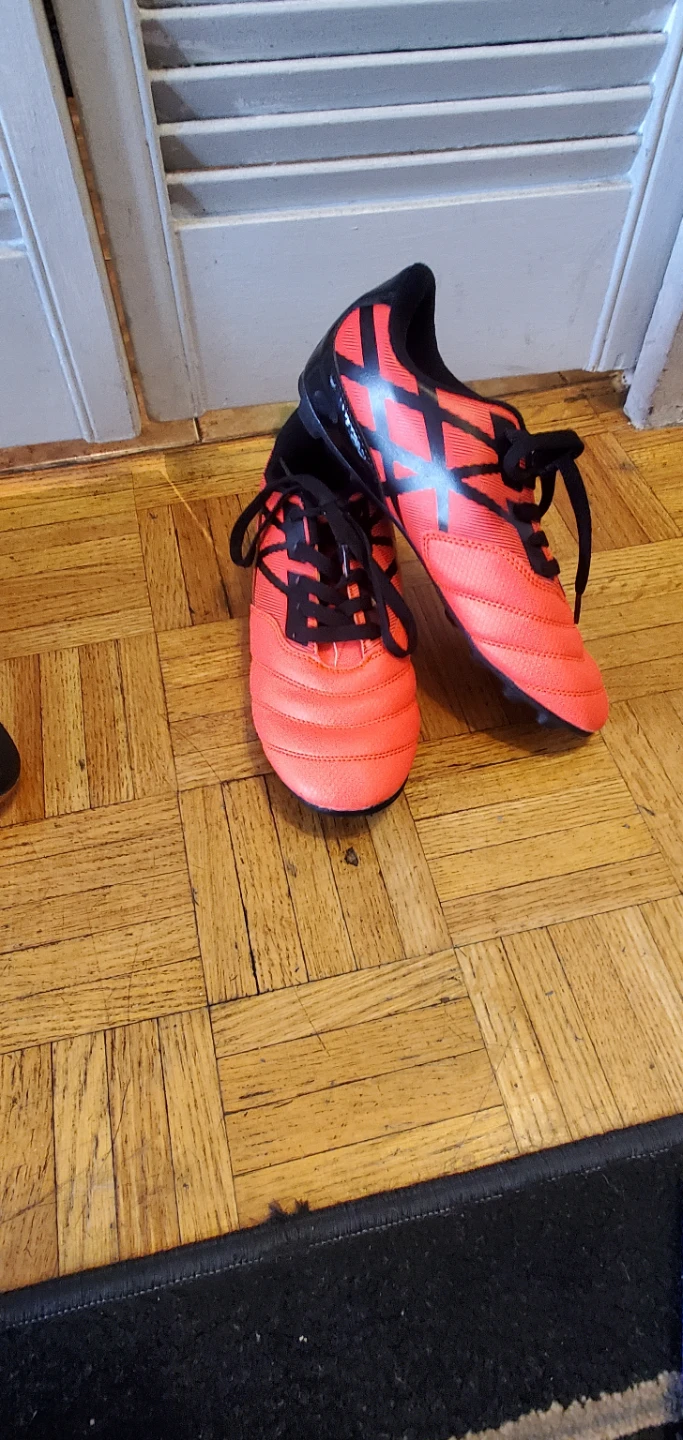 Women's/ Girls  Cleats size 6 Brand New - photo 2