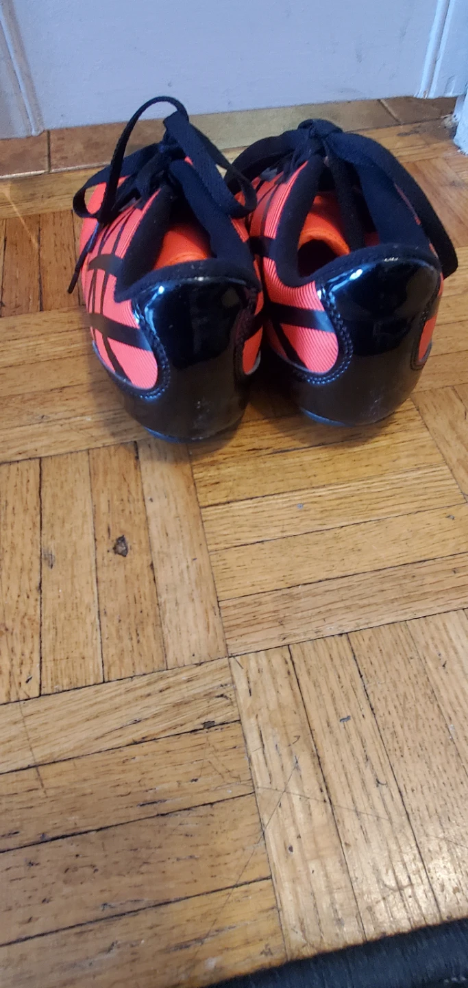 Women's/ Girls  Cleats size 6 Brand New - photo 3