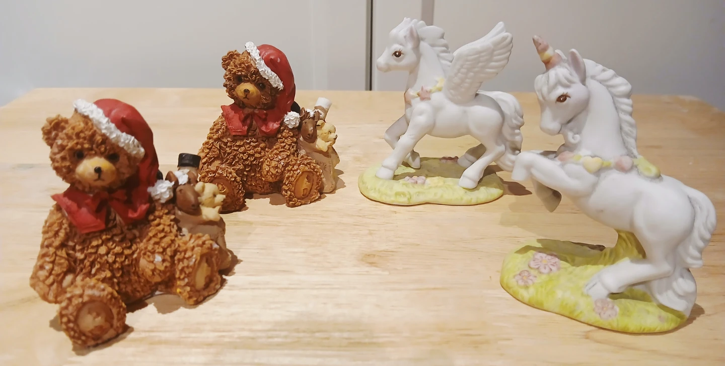 FREE Collection of Assorted Ceramic Figurines ⚽ - photo 3
