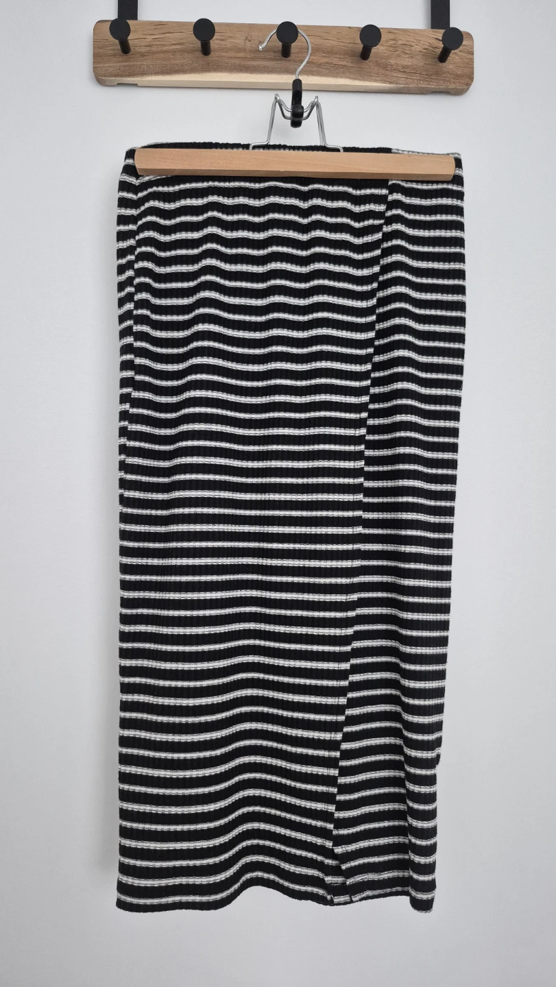 Comfy, stretchy stripe skirt - Small