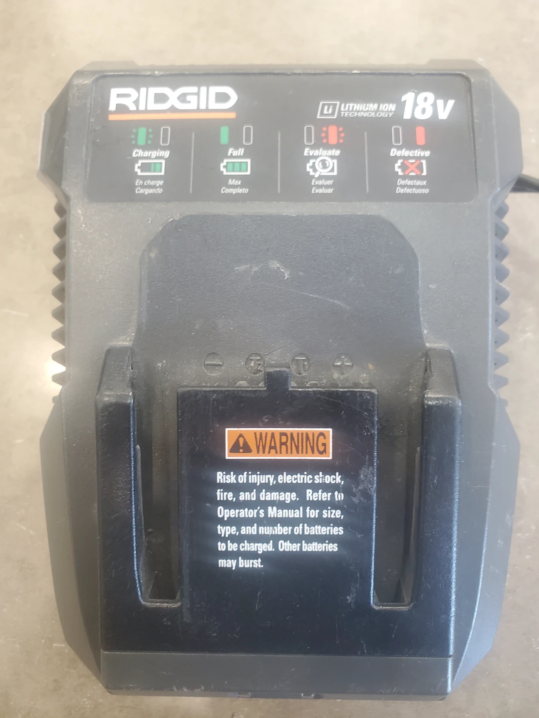 RIDGID 18V Lithium Ion Battery Charger - photo 2