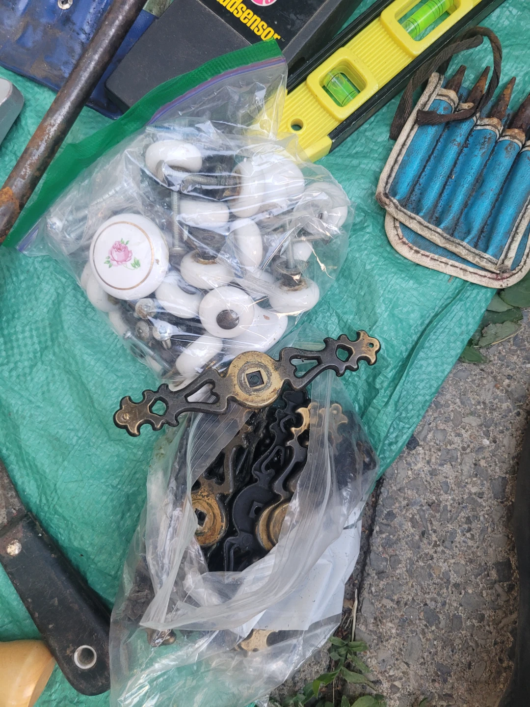 Lot 60 + screwdriver Tools and Hardware Lot - photo 3