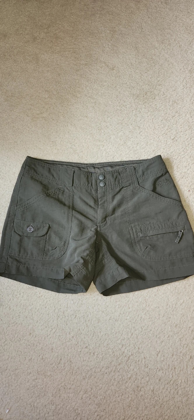 The North Face Women's Cargo Shorts - Green - Size 8